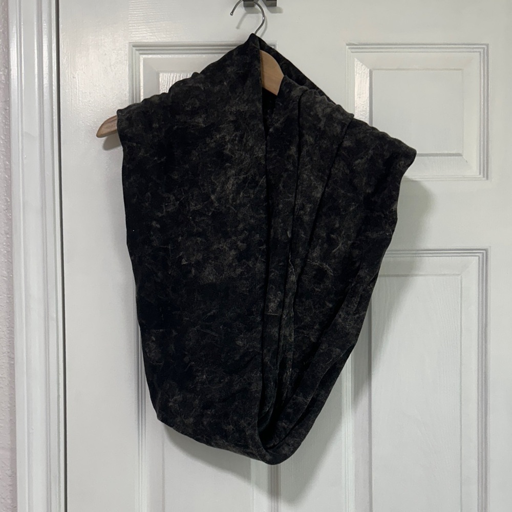 American Apparel Black and Gray Scarf